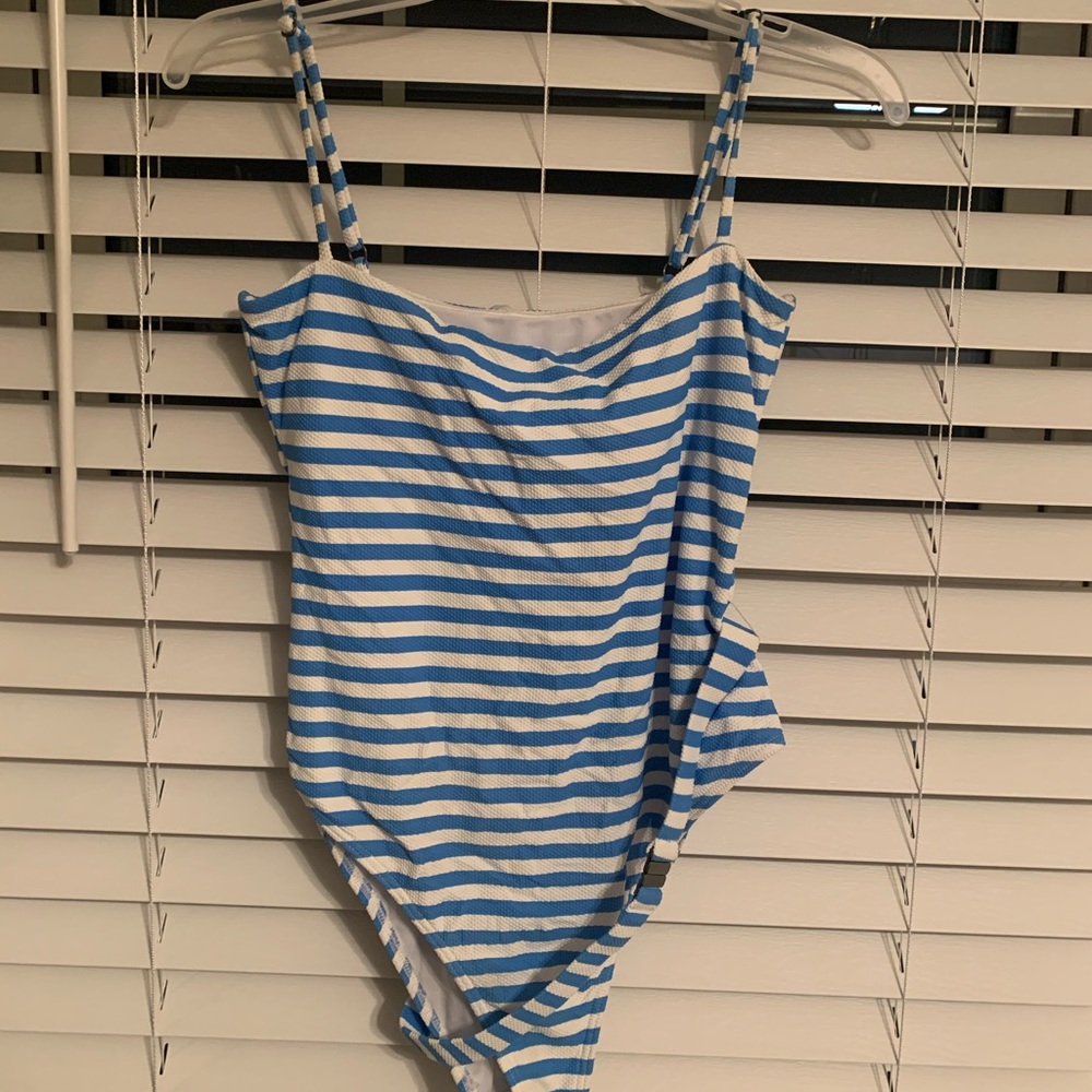 Billabong one piece bathing suit